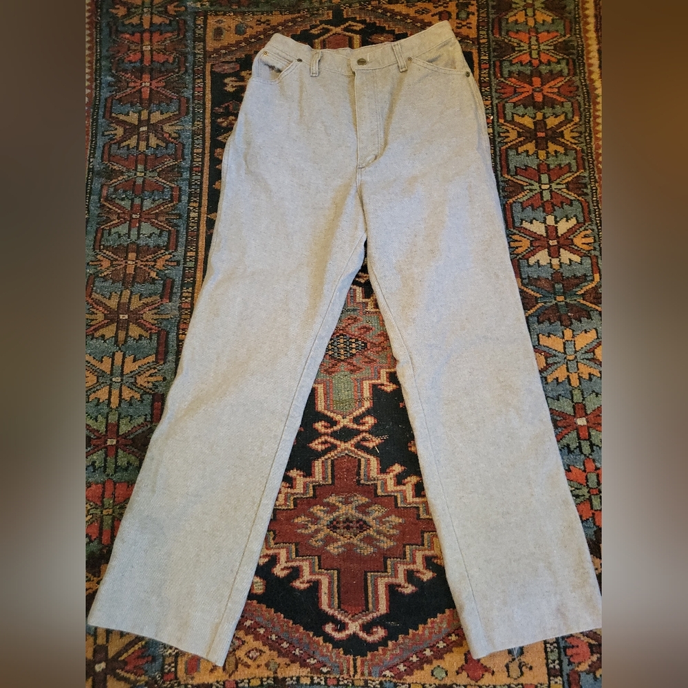 Wrangler Women's Straight Leg Jeans in Light Gray